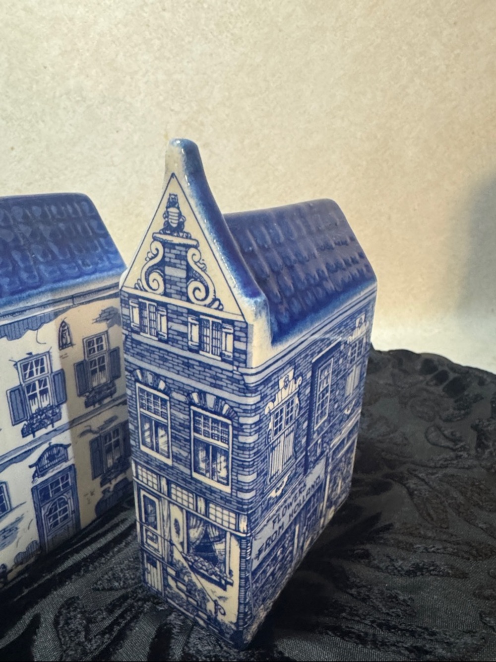 Vintage Blue and White Delft-Style Ceramic Dutch House Set - Picture 5 of 11
